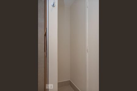 Apartamento para alugar com 78m², 2 quartos e 2 vagasEspaço para armário no banheiro social 