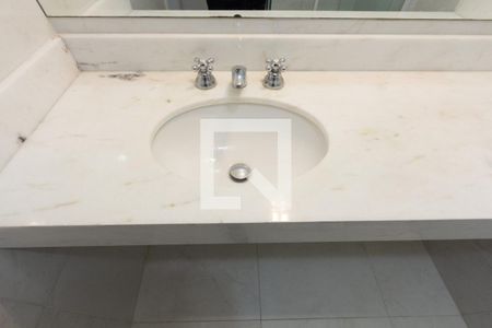 Apartamento à venda com 115m², 3 quartos e 2 vagas Apartamento à venda com 115m², 3 quartos e 2 vagasBanheiro da Suíte