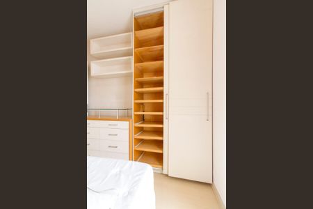 Apartamento à venda com 57m², 1 quarto e 1 vagaArmários do quarto 