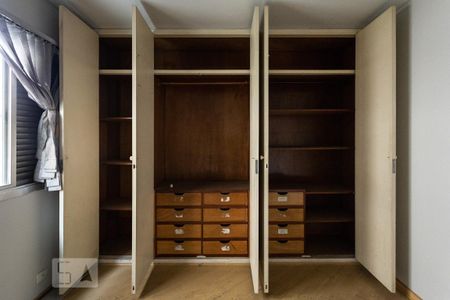 Quarto de apartamento para alugar com 2 quartos, 85m² em Indianópolis, São Paulo