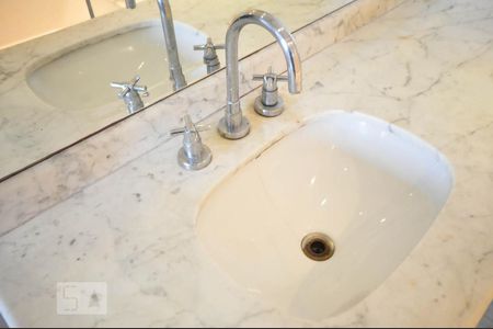 Apartamento para alugar com 170m², 3 quartos e 3 vagas Apartamento para alugar com 170m², 3 quartos e 3 vagasDetalhe do banheiro suíte