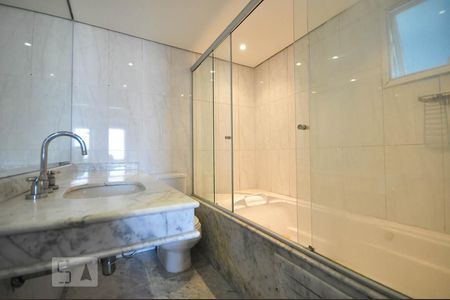 Apartamento para alugar com 170m², 3 quartos e 3 vagas Apartamento para alugar com 170m², 3 quartos e 3 vagasBanheiro suíte