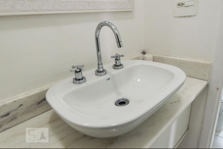 Banheiro da suíte de kitnet/studio para alugar com 1 quarto, 62m² em Melville Empresarial Ii, Barueri