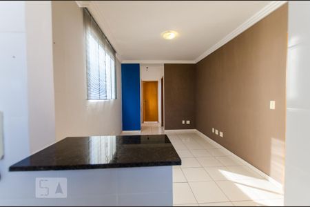 Cozinha (bancada americana) de apartamento para alugar com 2 quartos, 52m² em Ouro Preto, Belo Horizonte