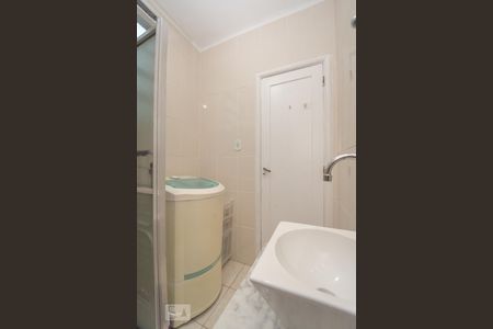 Banheiro da suíte (área da máquina de lavar roupa) de apartamento à venda com 1 quarto, 28m² em Humaitá, Rio de Janeiro