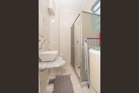 Banheiro da suíte de apartamento à venda com 1 quarto, 28m² em Humaitá, Rio de Janeiro