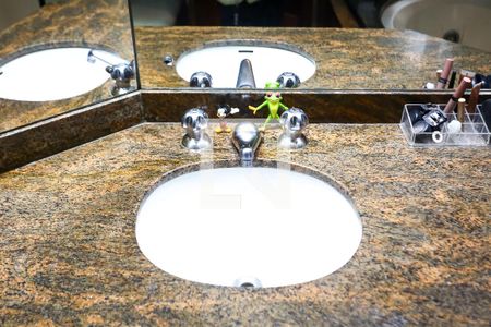 Apartamento à venda com 145m², 4 quartos e 3 vagas Apartamento à venda com 145m², 4 quartos e 3 vagasBanheiro da Suíte