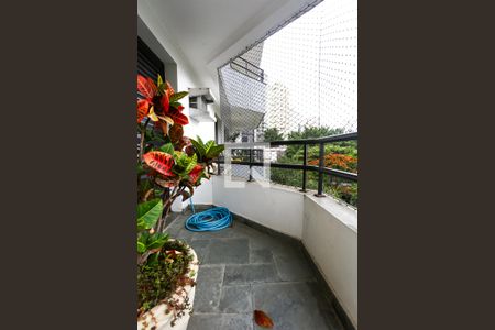 Apartamento à venda com 145m², 4 quartos e 3 vagas Apartamento à venda com 145m², 4 quartos e 3 vagassuíte sacada