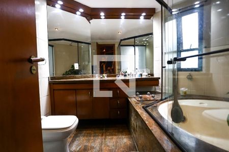 Apartamento à venda com 145m², 4 quartos e 3 vagas Apartamento à venda com 145m², 4 quartos e 3 vagasBanheiro da Suíte