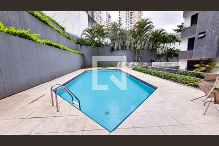 Apartamento à venda com 145m², 4 quartos e 3 vagas Apartamento à venda com 145m², 4 quartos e 3 vagasÁrea comum - Piscina