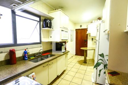 Apartamento à venda com 145m², 4 quartos e 3 vagas Apartamento à venda com 145m², 4 quartos e 3 vagascozinha