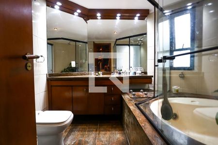 Apartamento à venda com 145m², 4 quartos e 3 vagas Apartamento à venda com 145m², 4 quartos e 3 vagasBanheiro da Suíte