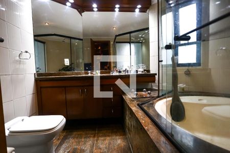 Apartamento à venda com 145m², 4 quartos e 3 vagas Apartamento à venda com 145m², 4 quartos e 3 vagasBanheiro da Suíte