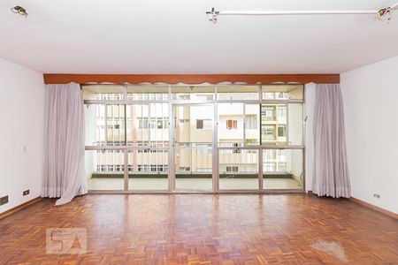 Apartamento à venda com 230m², 3 quartos e 1 vaga Apartamento à venda com 230m², 3 quartos e 1 vagaSala