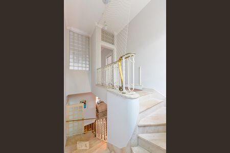 Escadas de casa à venda com 4 quartos, 450m² em Sumaré, São Paulo