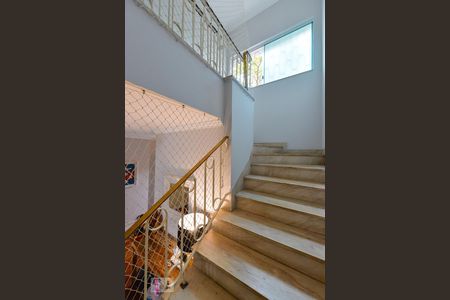 Escadas de casa à venda com 4 quartos, 450m² em Sumaré, São Paulo