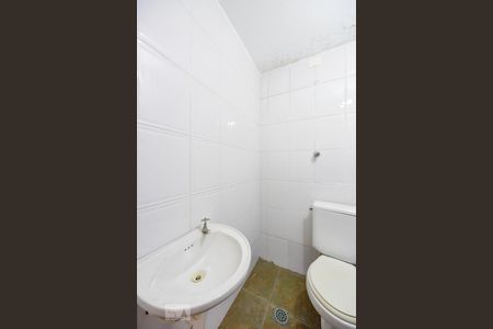 Casa à venda com 450m², 4 quartos e 4 vagas Casa à venda com 450m², 4 quartos e 4 vagasBanheiro Lavanderia