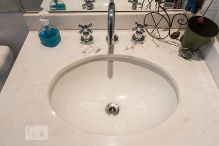 Apartamento à venda com 182m², 3 quartos e 3 vagasPia do Banheiro Suíte 2 