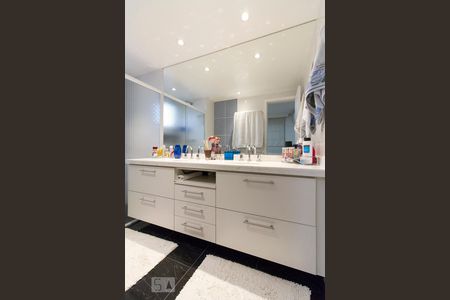 Apartamento à venda com 182m², 3 quartos e 3 vagasBanheiro Suíte 3 