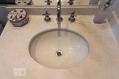 Apartamento à venda com 182m², 3 quartos e 3 vagasPia do Banheiro Suíte 1 