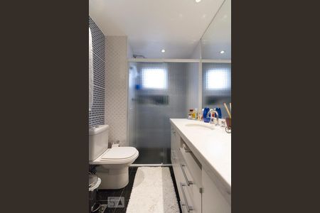 Apartamento à venda com 182m², 3 quartos e 3 vagasBox do Banheiro Suíte 3 