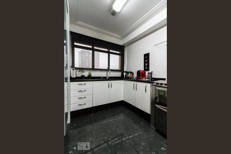 Apartamento à venda com 182m², 3 quartos e 3 vagasCozinha 