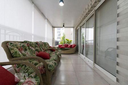 Apartamento à venda com 182m², 3 quartos e 3 vagasVaranda Gourmet com Jardim 