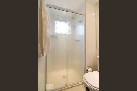 Apartamento à venda com 182m², 3 quartos e 3 vagasBox do Banheiro Suíte 2 