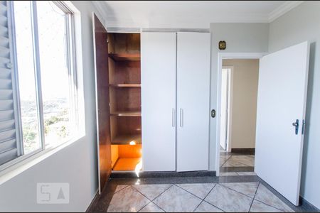 Apartamento à venda com 219m², 4 quartos e 2 vagasQuarto 2
