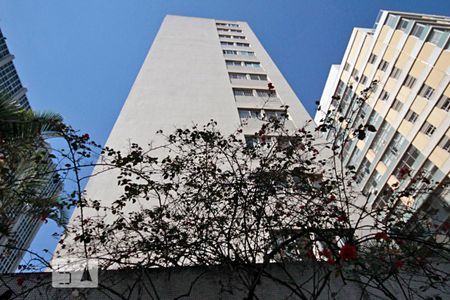Apartamento para alugar com 70m², 2 quartos e 1 vagaFachada