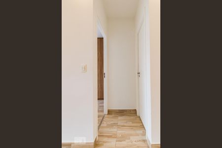 Corredor de apartamento à venda com 1 quarto, 44m² em Vila Lídia, Campinas