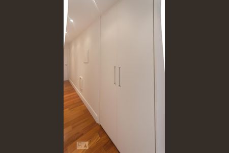 Detalhe Corredor de apartamento à venda com 4 quartos, 250m² em Vila Mariana, São Paulo