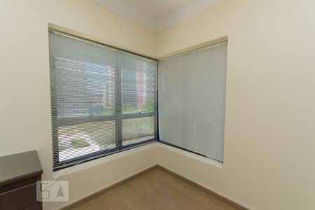 Apartamento à venda com 375m², 4 quartos e 5 vagas Apartamento à venda com 375m², 4 quartos e 5 vagasJanela do escritório