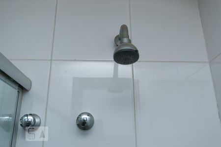 Apartamento à venda com 375m², 4 quartos e 5 vagas Apartamento à venda com 375m², 4 quartos e 5 vagasDetalhe do banheiro de serviço