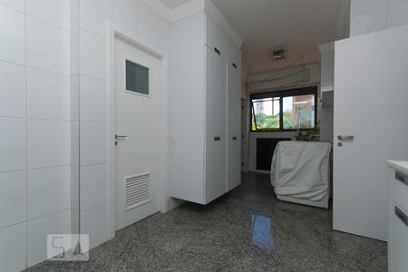 Apartamento à venda com 375m², 4 quartos e 5 vagas Apartamento à venda com 375m², 4 quartos e 5 vagasÁrea de serviço
