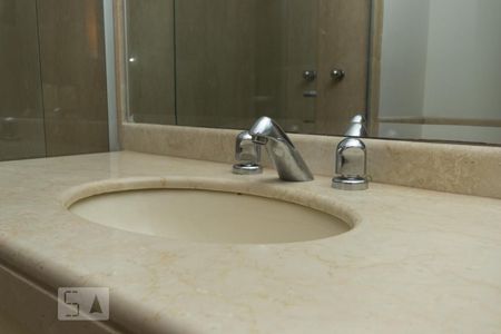 Apartamento à venda com 375m², 4 quartos e 5 vagas Apartamento à venda com 375m², 4 quartos e 5 vagasDetalhe do banheiro da suíte 3