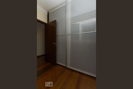 Apartamento à venda com 375m², 4 quartos e 5 vagas Apartamento à venda com 375m², 4 quartos e 5 vagasArmário da suíte 3