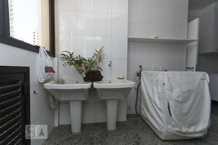 Apartamento à venda com 375m², 4 quartos e 5 vagas Apartamento à venda com 375m², 4 quartos e 5 vagasÁrea de serviço