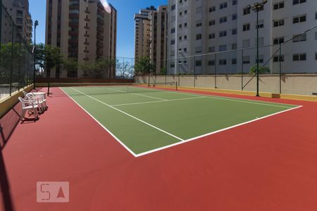 Apartamento à venda com 375m², 4 quartos e 5 vagas Apartamento à venda com 375m², 4 quartos e 5 vagasQuadra de tênis