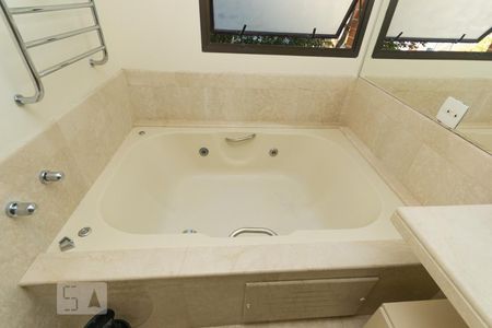 Apartamento à venda com 375m², 4 quartos e 5 vagas Apartamento à venda com 375m², 4 quartos e 5 vagasDetalhe do banheiro da suíte 4