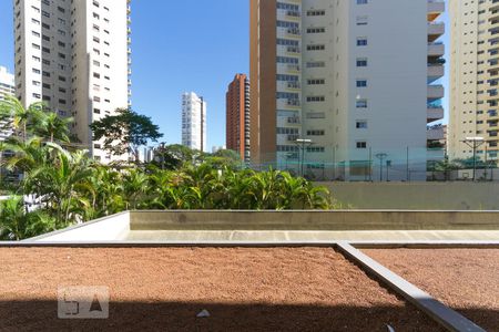 Apartamento à venda com 375m², 4 quartos e 5 vagas Apartamento à venda com 375m², 4 quartos e 5 vagasVista da janela da suíte 2
