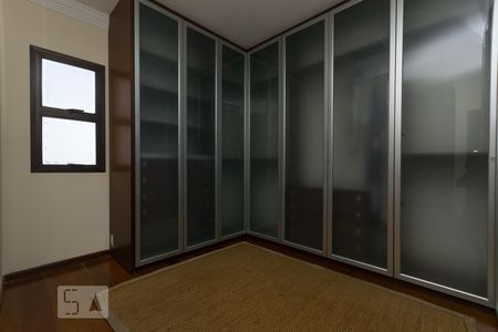 Apartamento à venda com 375m², 4 quartos e 5 vagas Apartamento à venda com 375m², 4 quartos e 5 vagasCloset da suíte 4