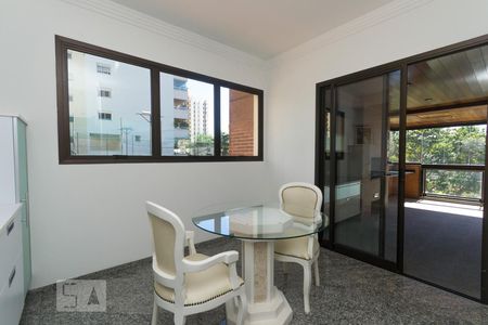 Apartamento à venda com 375m², 4 quartos e 5 vagas Apartamento à venda com 375m², 4 quartos e 5 vagasCopa
