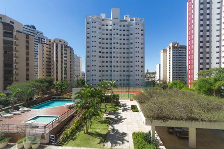 Apartamento à venda com 375m², 4 quartos e 5 vagas Apartamento à venda com 375m², 4 quartos e 5 vagasVista da janela do escritório