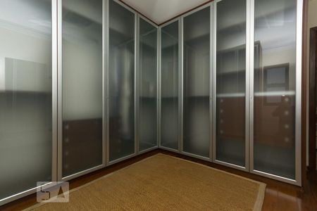 Apartamento à venda com 375m², 4 quartos e 5 vagas Apartamento à venda com 375m², 4 quartos e 5 vagasCloset da suíte 4