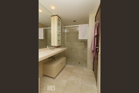 Apartamento à venda com 375m², 4 quartos e 5 vagas Apartamento à venda com 375m², 4 quartos e 5 vagasBanheiro da suíte 4