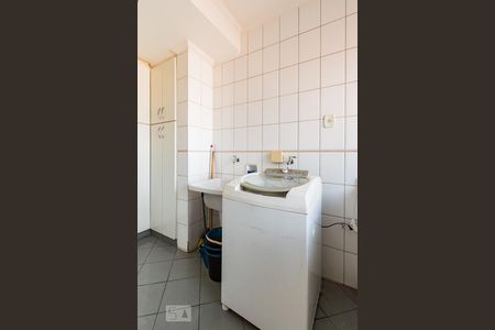 Apartamento à venda com 120m², 3 quartos e 2 vagas Apartamento à venda com 120m², 3 quartos e 2 vagasÁrea de Serviço