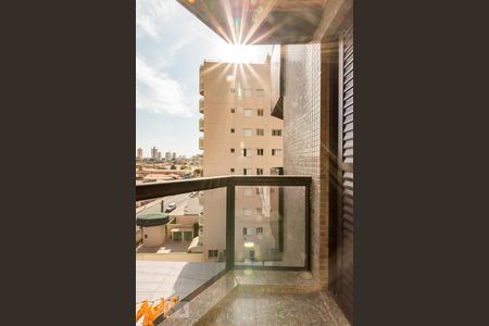 Apartamento à venda com 120m², 3 quartos e 2 vagas Apartamento à venda com 120m², 3 quartos e 2 vagasVaranda