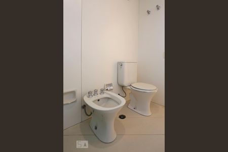 Banheiro de apartamento à venda com 1 quarto, 49m² em Pinheiros, São Paulo