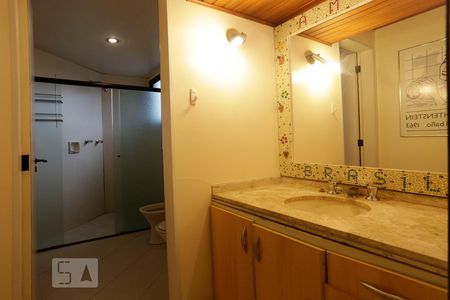 Banheiro  de apartamento à venda com 1 quarto, 49m² em Pinheiros, São Paulo
